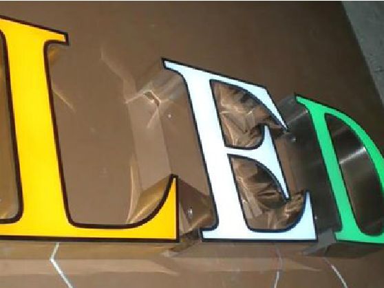 常熟介绍LED招牌的基础知识。